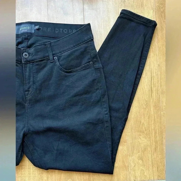 Torrid Bombshell Skinny Premium Stretch High-Rise Jean, Black, Size 18R - Picture 16 of 16